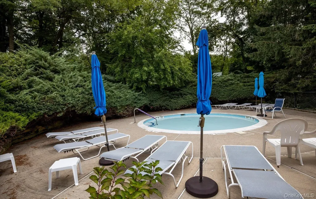 105 Glen Way Syosset NY 11791