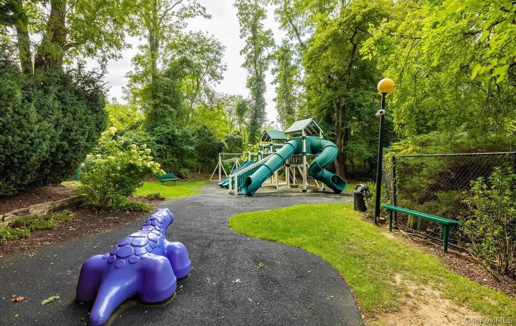 105 Glen Way Syosset NY 11791