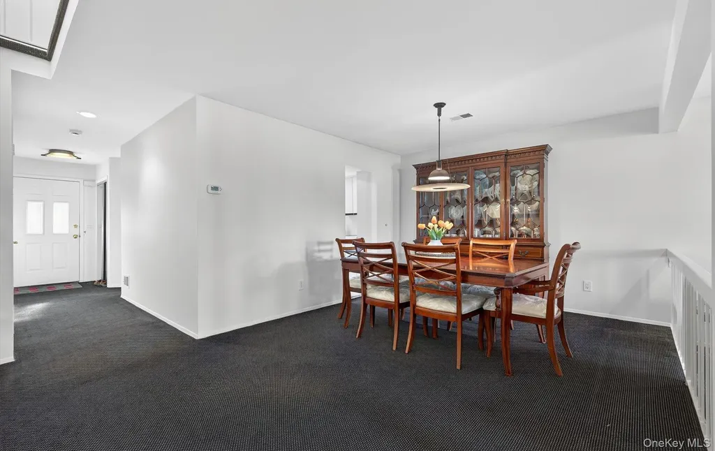 105 Glen Way Syosset NY 11791