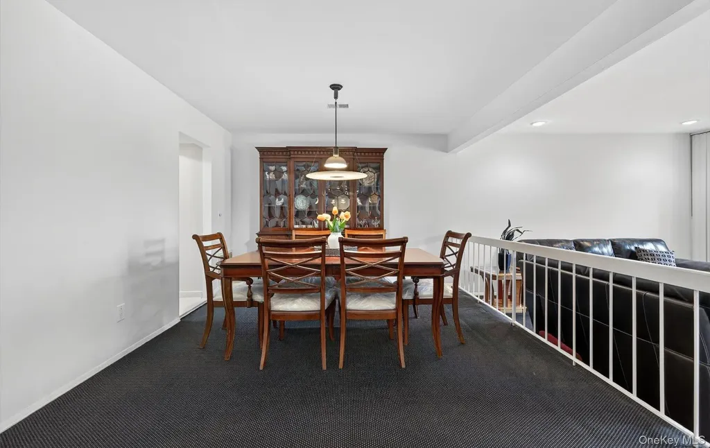 105 Glen Way Syosset NY 11791