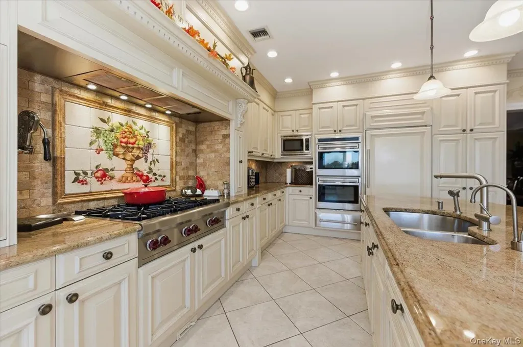 165 Peninsula Drive Babylon NY 11702
