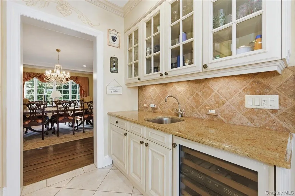 165 Peninsula Drive Babylon NY 11702