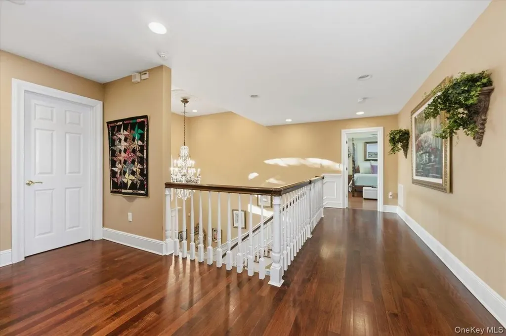 165 Peninsula Drive Babylon NY 11702