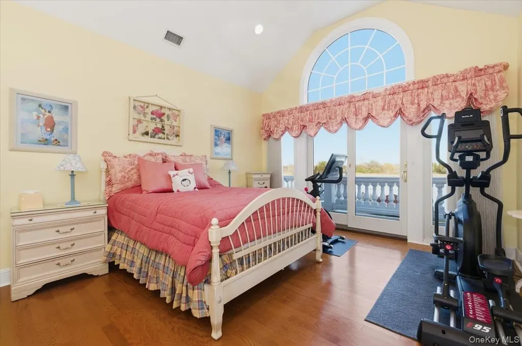 165 Peninsula Drive Babylon NY 11702