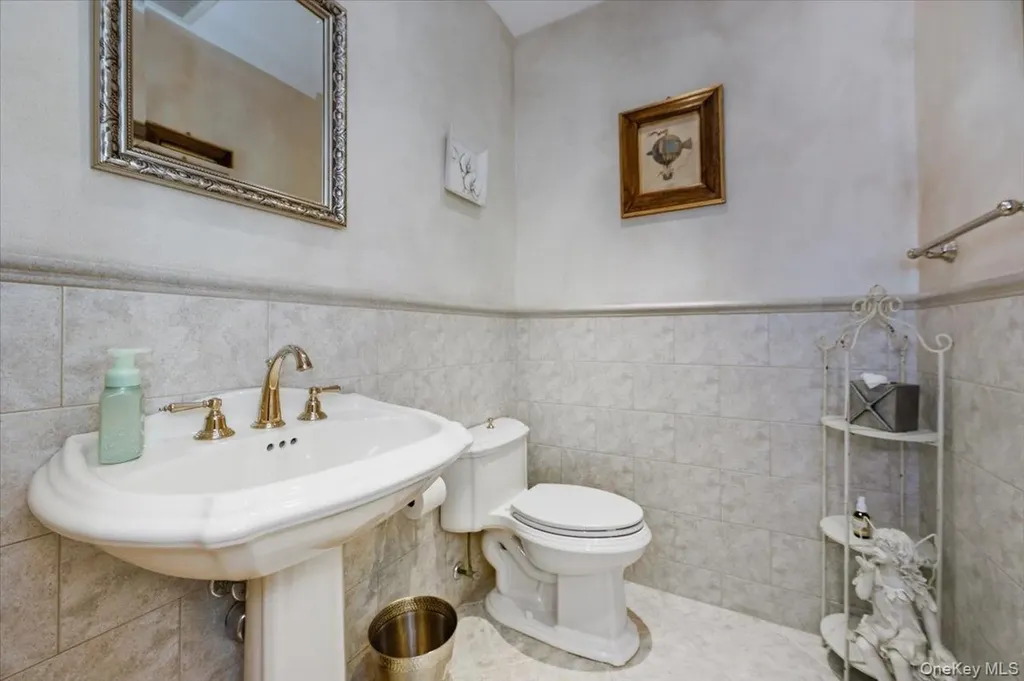 165 Peninsula Drive Babylon NY 11702