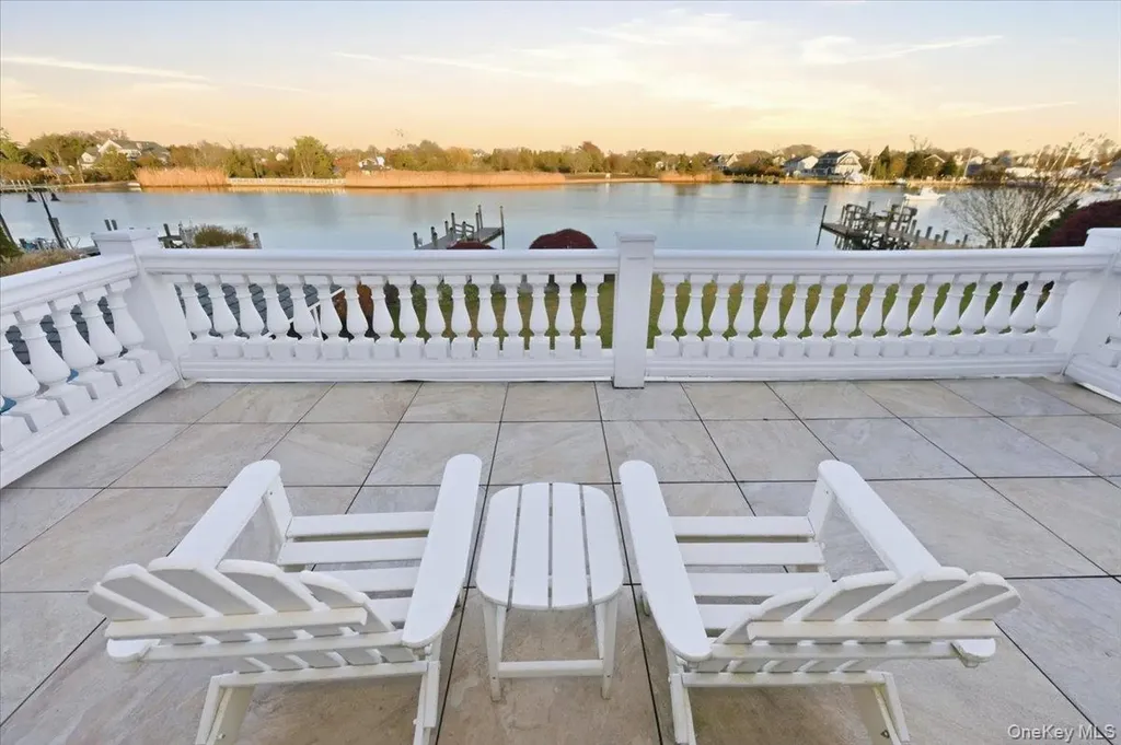 165 Peninsula Drive Babylon NY 11702