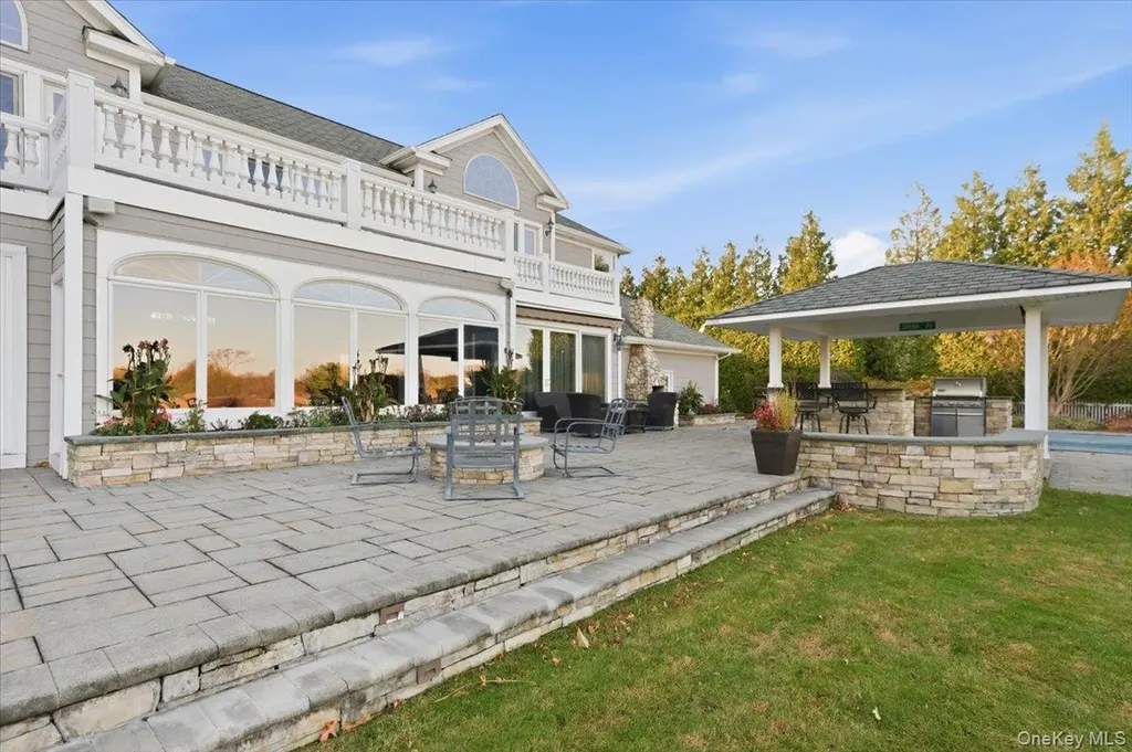 165 Peninsula Drive Babylon NY 11702