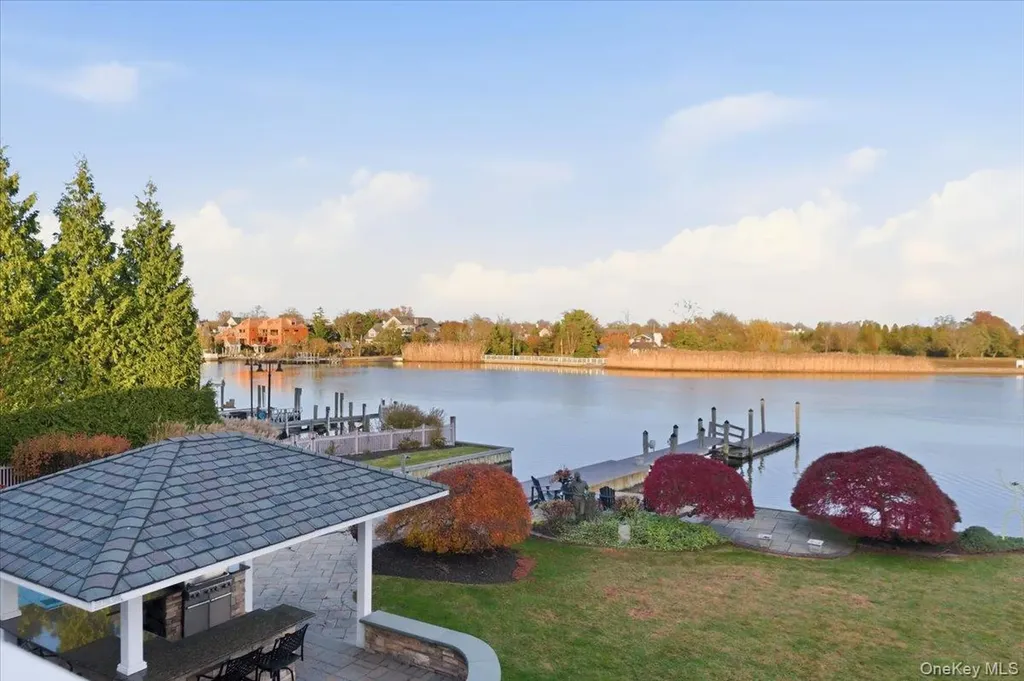 165 Peninsula Drive Babylon NY 11702