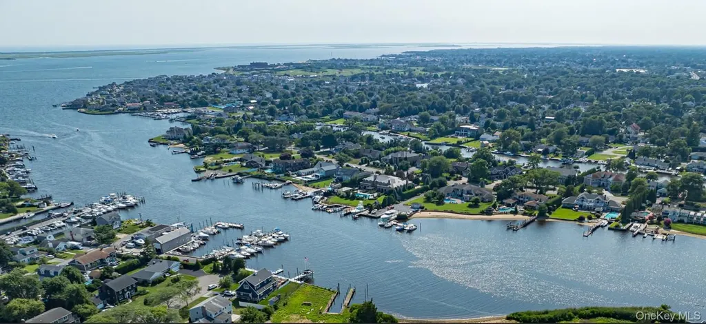 165 Peninsula Drive Babylon NY 11702