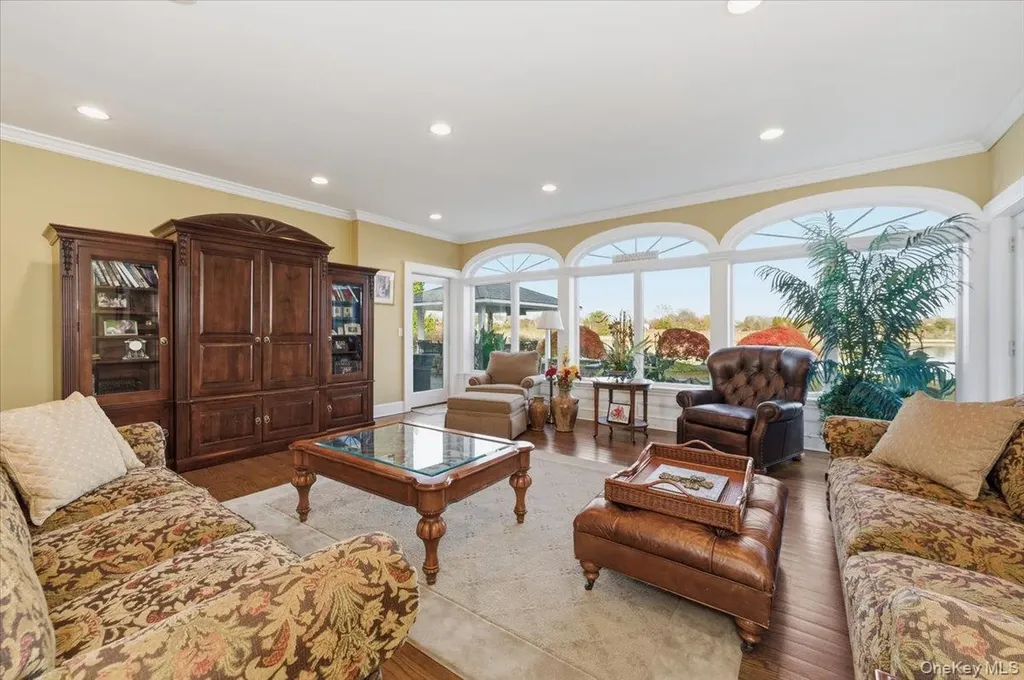 165 Peninsula Drive Babylon NY 11702