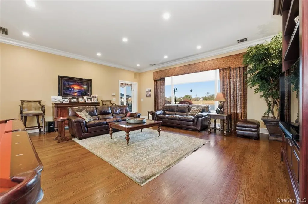 165 Peninsula Drive Babylon NY 11702