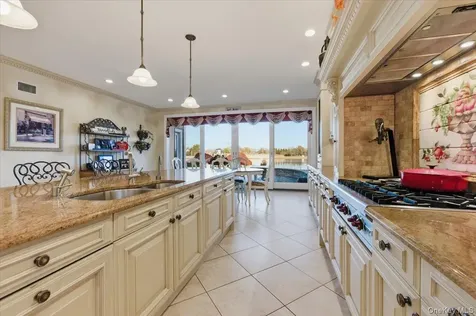 165 Peninsula Drive Babylon NY 11702