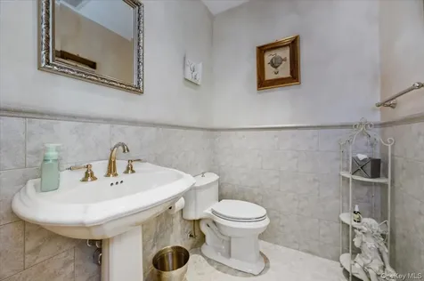 165 Peninsula Drive Babylon NY 11702