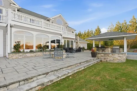 165 Peninsula Drive Babylon NY 11702