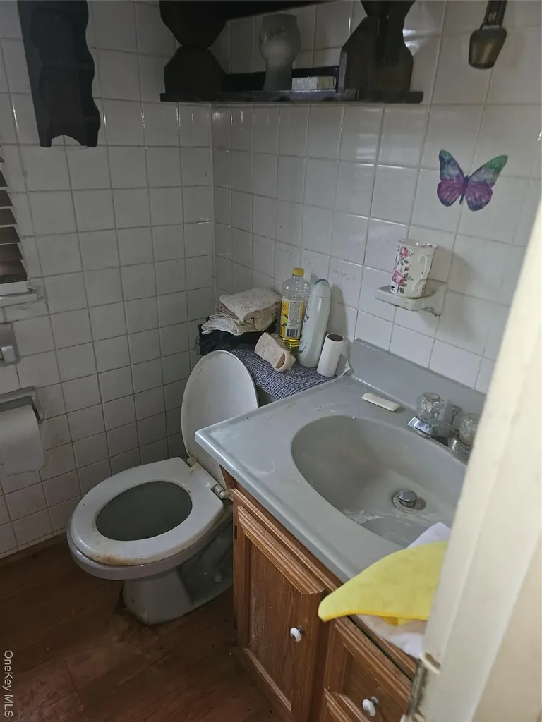 49 Arnold Avenue S West Babylon NY 11704