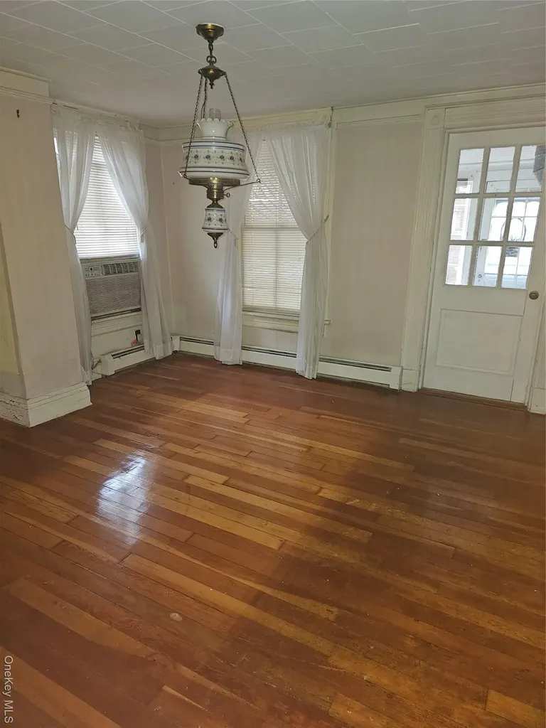 49 Arnold Avenue S West Babylon NY 11704
