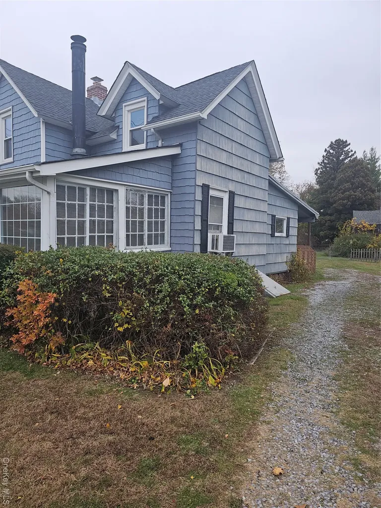49 Arnold Avenue S West Babylon NY 11704