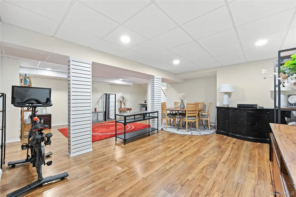 2 Spring Court Huntington NY 11743