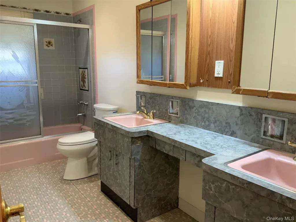20 Gildare Drive East Northport NY 11731
