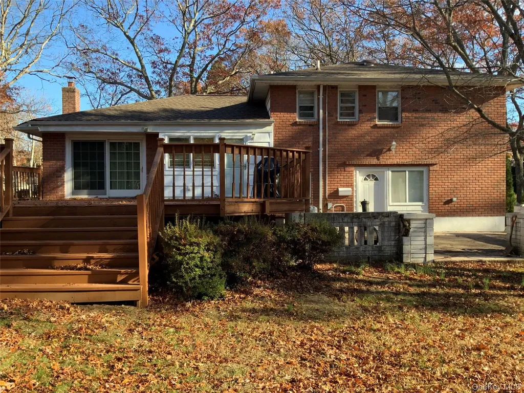 20 Gildare Drive East Northport NY 11731