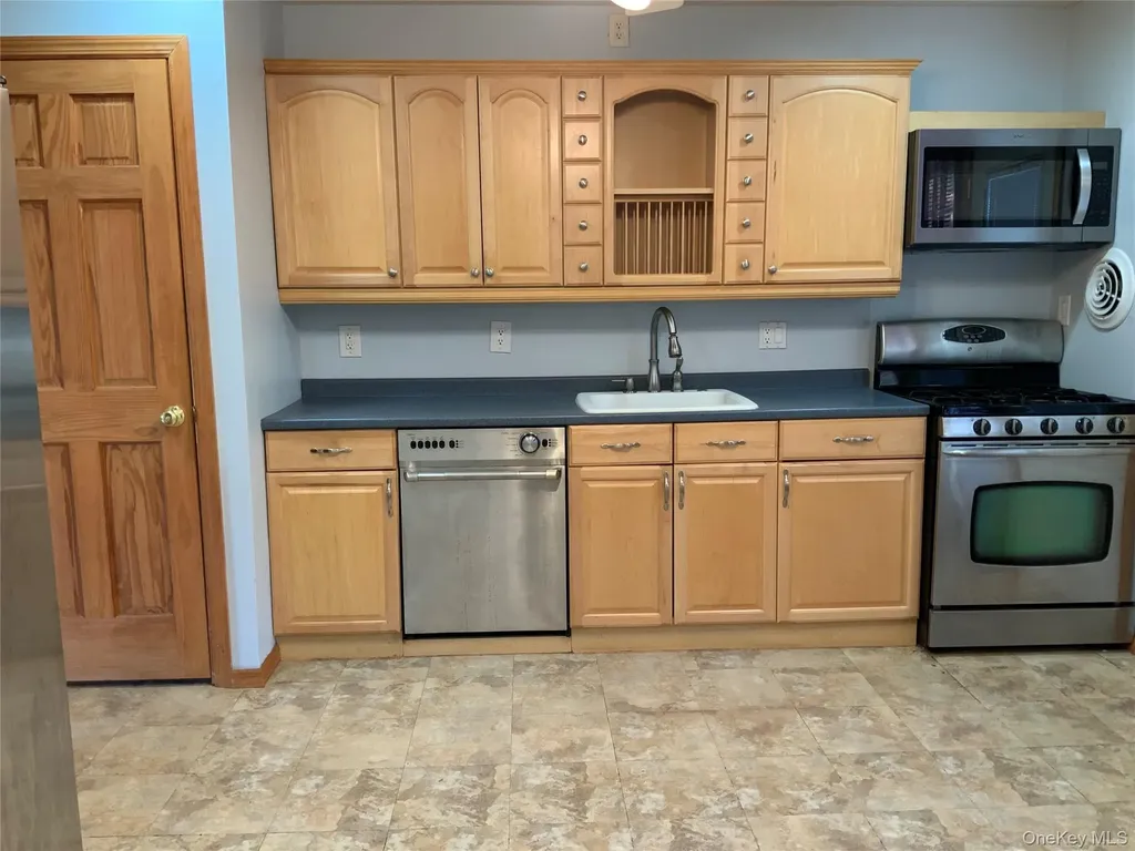 20 Gildare Drive East Northport NY 11731