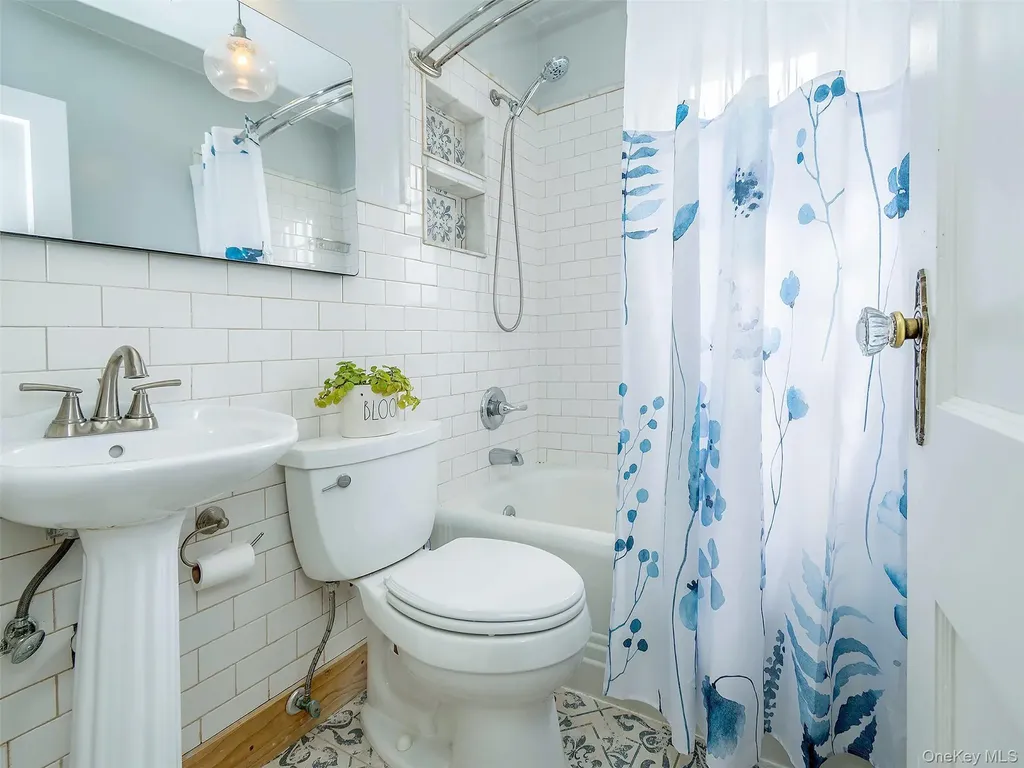 7 Cherry Street Glen Head NY 11545