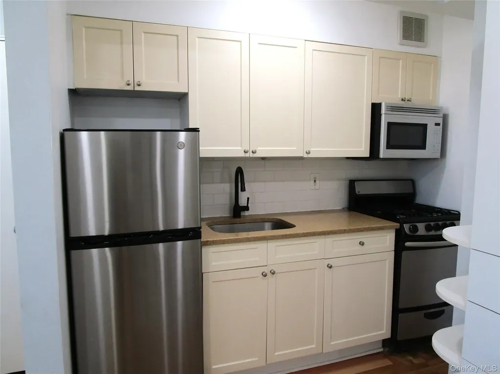 324 Post Avenue Westbury NY 11590