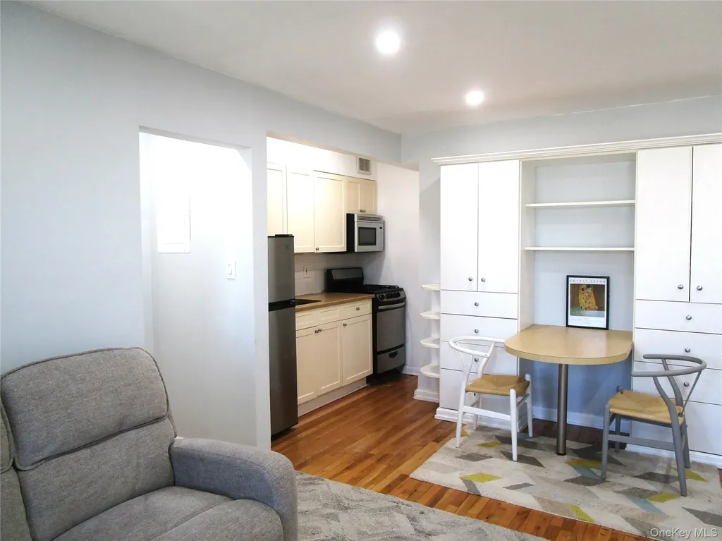 324 Post Avenue Westbury NY 11590