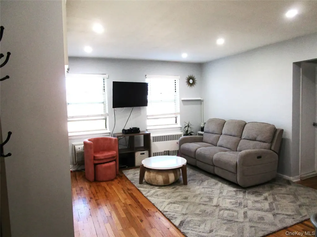324 Post Avenue Westbury NY 11590
