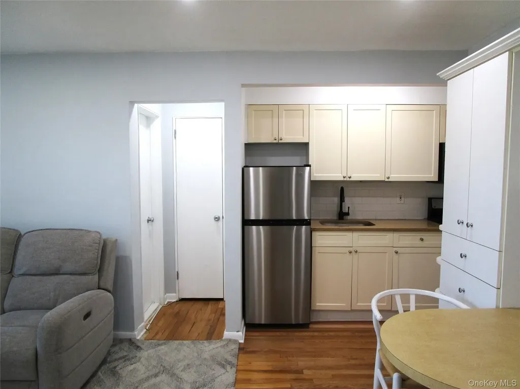 324 Post Avenue Westbury NY 11590