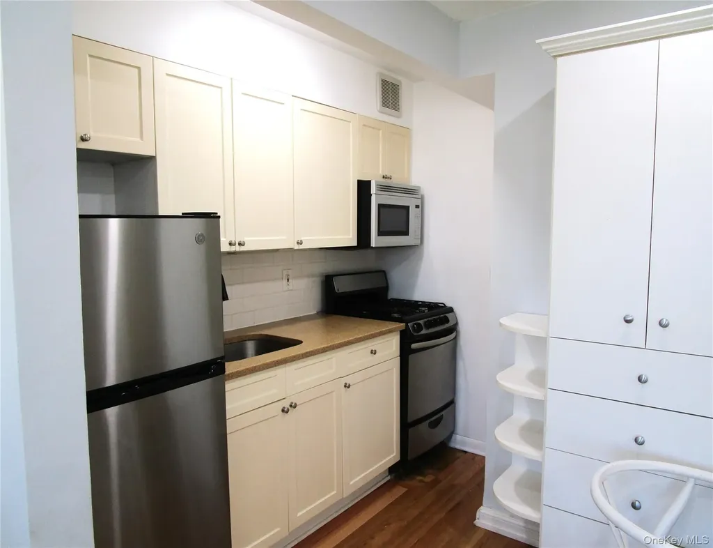 324 Post Avenue Westbury NY 11590