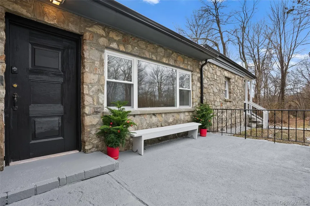 517 E Mountain Road N Cold Spring NY 10516