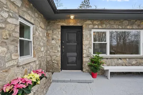 517 E Mountain Road N Cold Spring NY 10516
