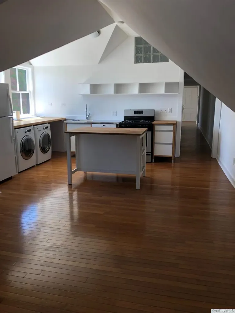 420 Warren Hudson NY 12534