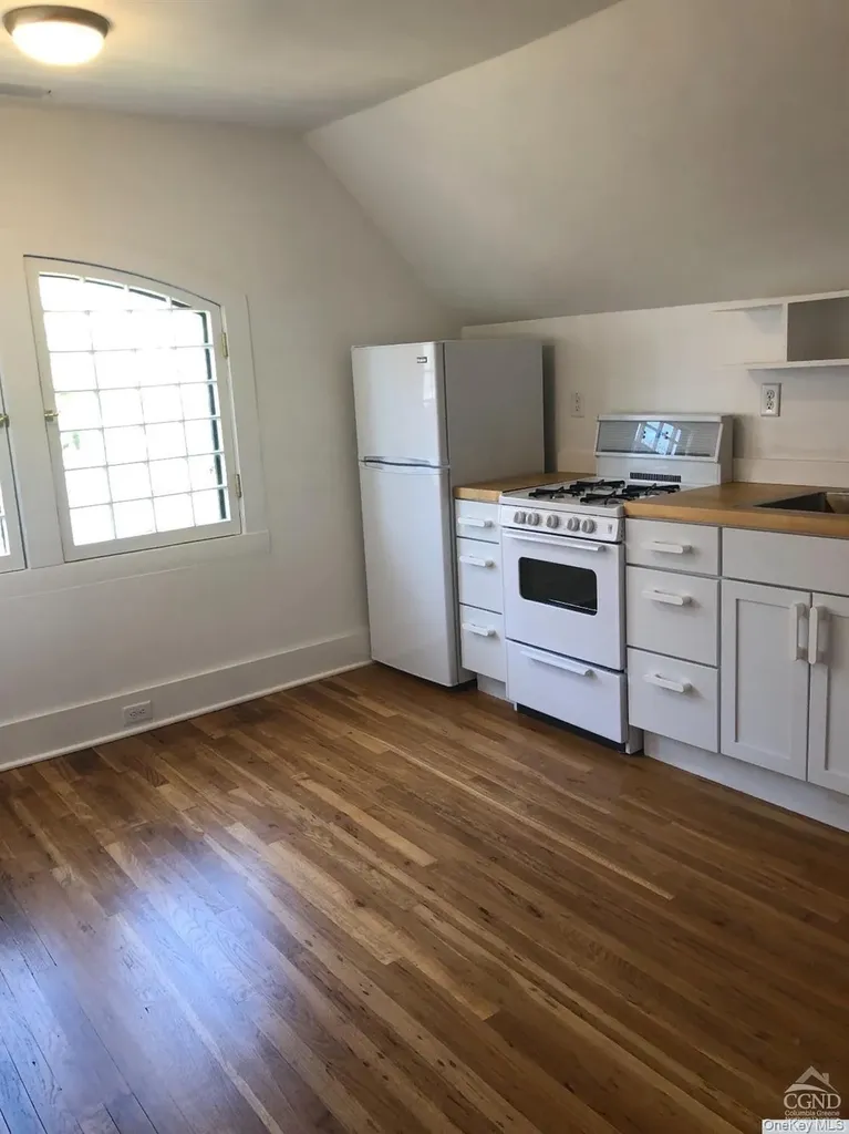 420 Warren Hudson NY 12534