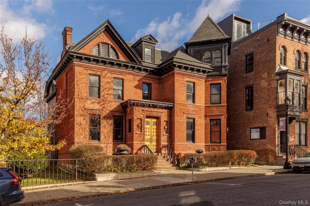 420 Warren Hudson NY 12534