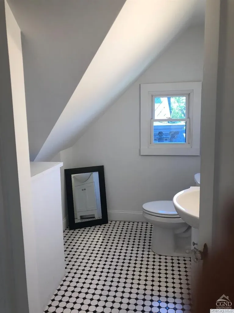 420 Warren Hudson NY 12534