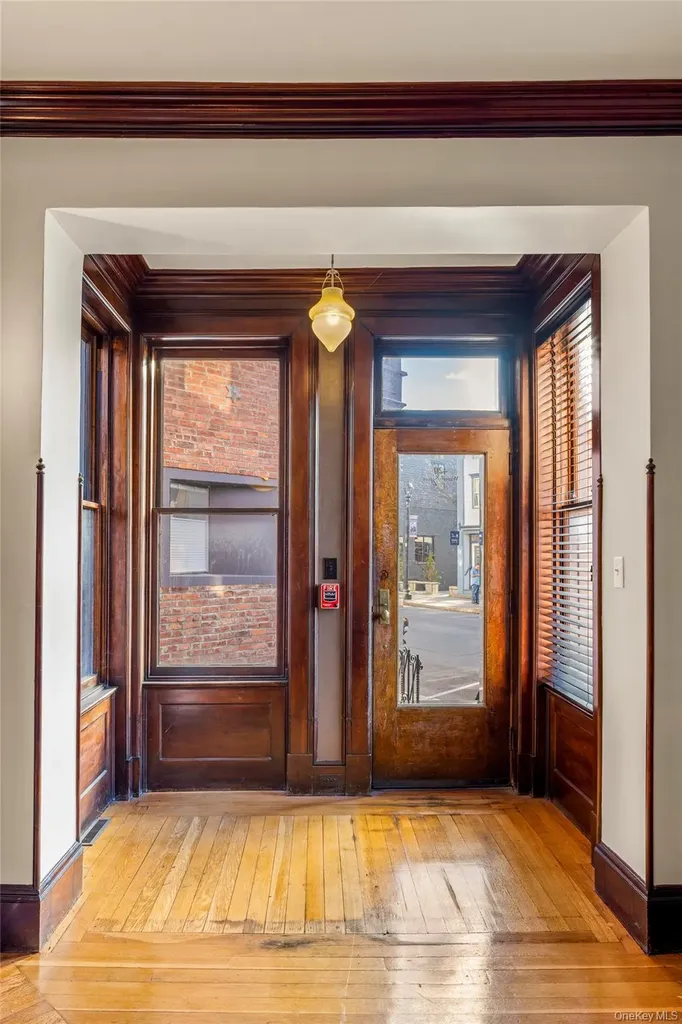 420 Warren Hudson NY 12534