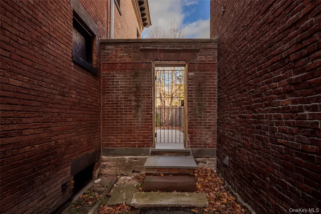 420 Warren Hudson NY 12534