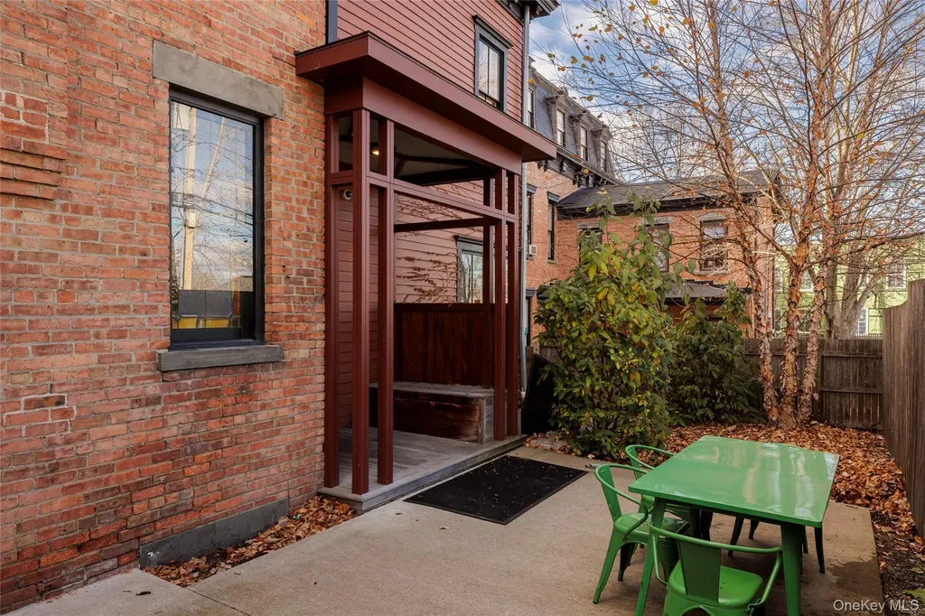 420 Warren Hudson NY 12534
