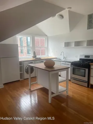 420 Warren Hudson NY 12534