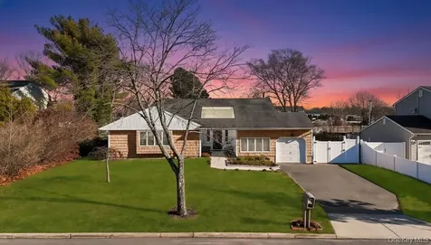 15 Drake Avenue Bellport NY 11713