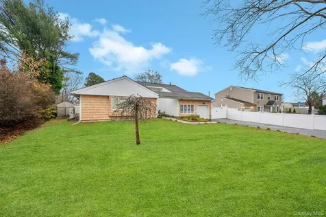 15 Drake Avenue Bellport NY 11713