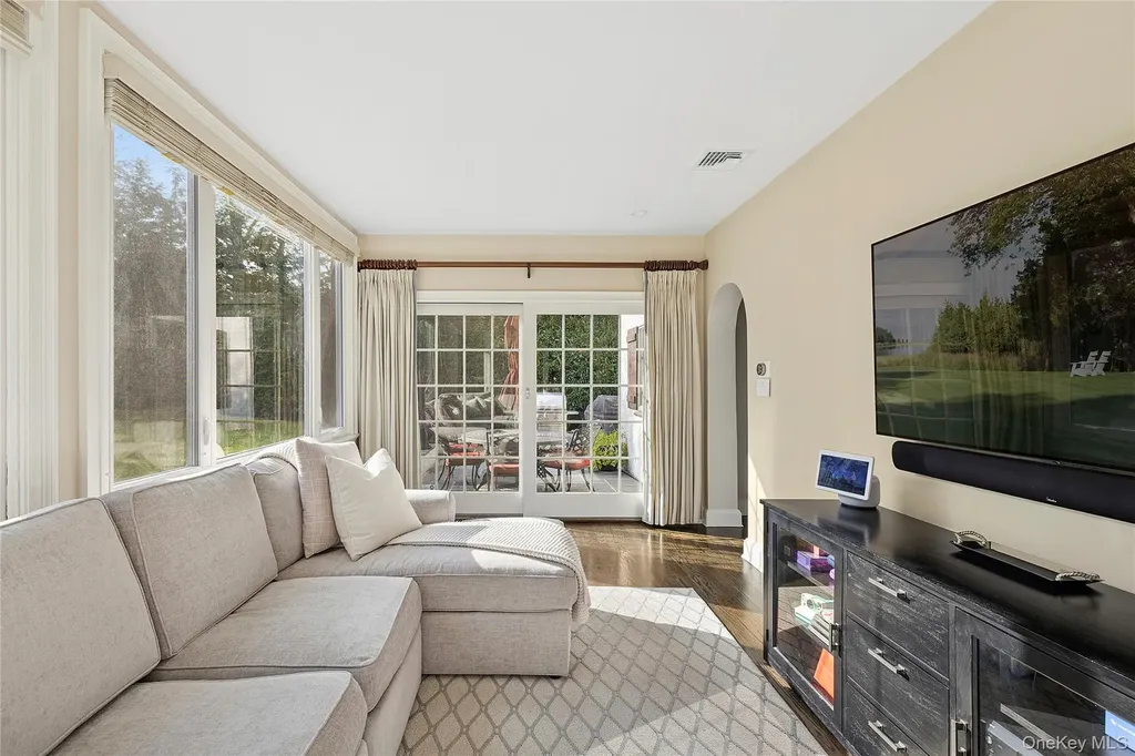 44 Old Ox Road Manhasset NY 11030