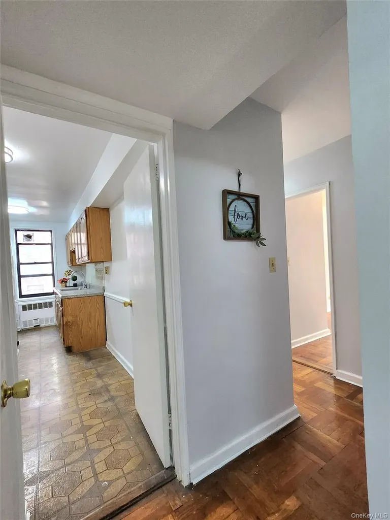 33-27 91 Jackson Heights NY 11372
