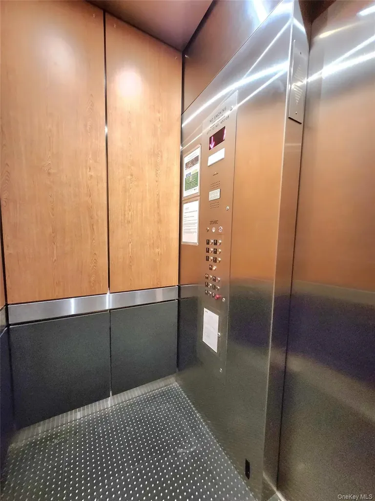 33-27 91 Jackson Heights NY 11372