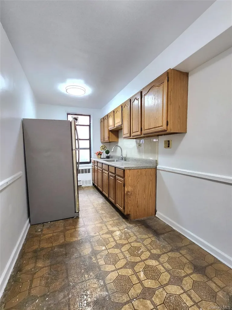 33-27 91 Jackson Heights NY 11372