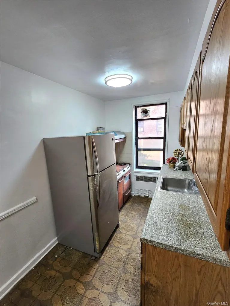 33-27 91 Jackson Heights NY 11372