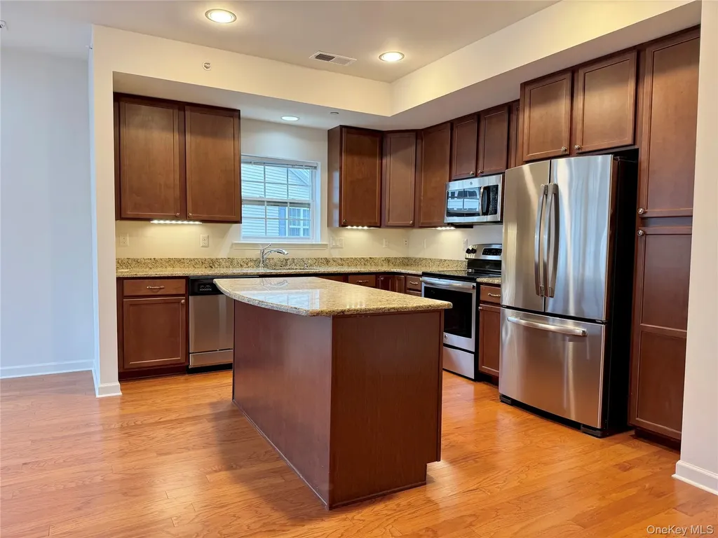 808 Egrets Landing Carmel NY 10512