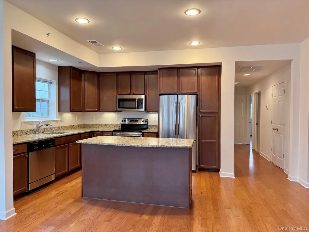 808 Egrets Landing Carmel NY 10512